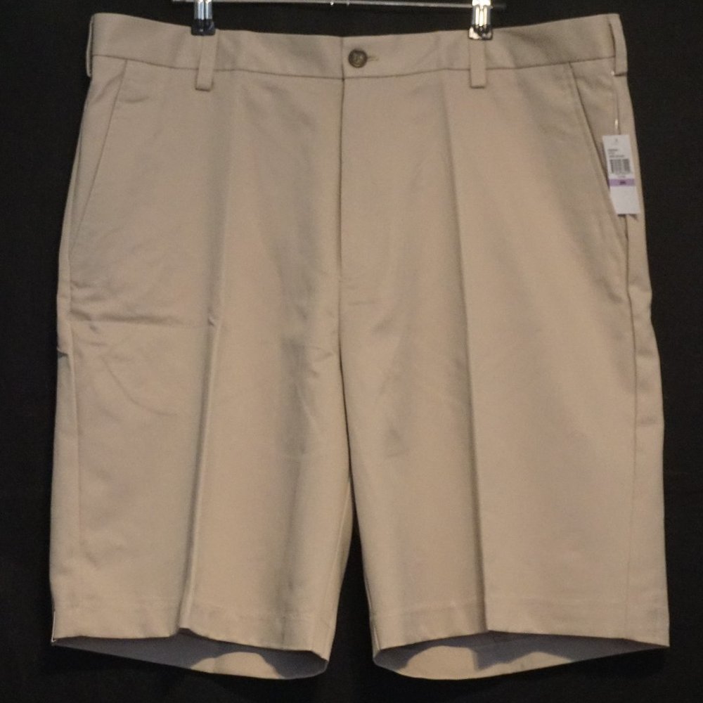 Izod Khaki Flat Front Shorts Men’s Size 38